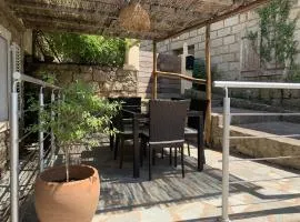 Maison En Pierre Dans Village Calme
