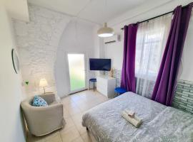 Aladdin's Hostel, hotel di Larnaca