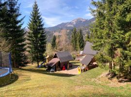 Dwarfs cabin overlooking Julian Alps near Bled, hotel en Jesenice