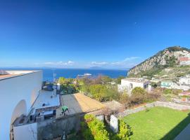 Suite Palazzo Capri - Seaview, hotelli Caprilla