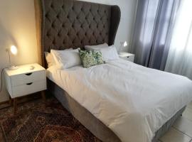 Rondebosch East Garlandale STRICTLY HALAAL, fresh garden cottage, nhà nghỉ B&B ở Cape Town