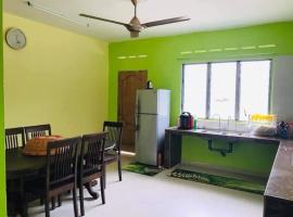 GREENS HOMESTAY, hotel v mestu Sungai Besar