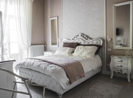 BELVEDERE Luxury Apartment, view on the Lucca Walls, hotel near Lucca Centrale Train Station, Lucca