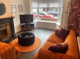 Lovely 2 Bed Full House By The Beach, hotell i Liverpool