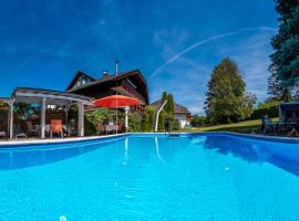 Ferienwohnungen Presslauer Mori - Haus Irmgard, hotel dengan kolam renang di Sankt Kanzian