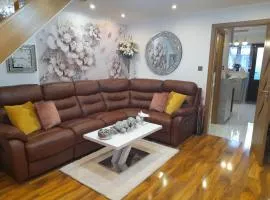 N&D Luxury Home in London