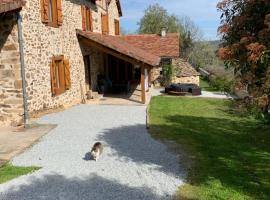 Gîte Le pigeonnier du Tarn โรงแรมในLaparrouquial