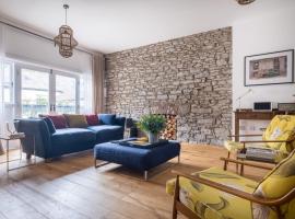 The Artists Loft - Luxury Lake District Apartment with Private Parking, hotel in Kendal