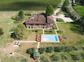 Podere Selvatici, hotel met zwembaden in Imola