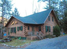 Charming, Quaint, Quiet Cabin in the Woods, hotel em Hillsdale