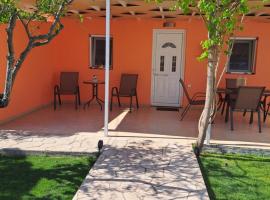 Little House Ligia, hotel with parking in Lygia
