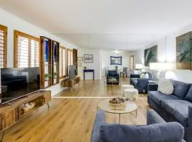 Stylish Condo with Pool in Knox Henderson!