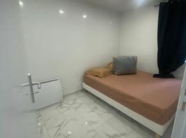 Appartement mignon drancy、ドランシーのホテル