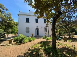 Villa Sant'Antonio con ampio giardino a due passi dal mare