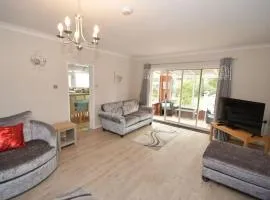 Little Hare Lodge - Spacious 2 bedroom attached bungalow