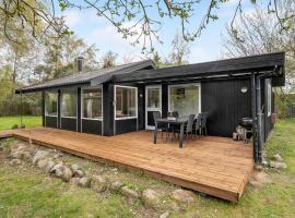 Amazing Home In Tranekr With Jacuzzi, sumarhús í Tranekær