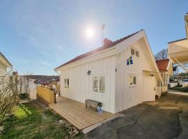 Stunning Home In Hovenset With 3 Bedrooms, hytte i Hovenäset