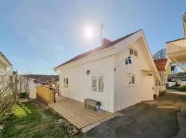 Amazing Home In Hovenäset With Kitchen