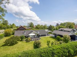 Stunning Home In Odder With 3 Bedrooms, Sauna And Wifi, hotel i Odder
