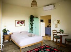 Luna's Guest Suite, apartamentai su virtuve mieste Tsiv'on