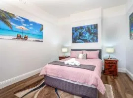 King & Queen Bed - Apartment on Summer Near Cook Park