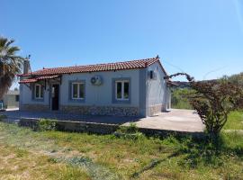 Lakkopetra Beach House, villa em Kato Achaia