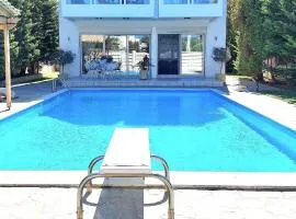 Luxury apartment SEA HELM with private swimming pool and BBQ