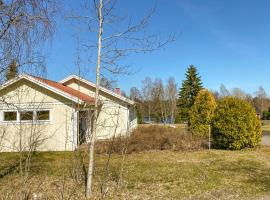 Gorgeous Home In Lenhovda With Kitchen, vacation home in Lenhovda