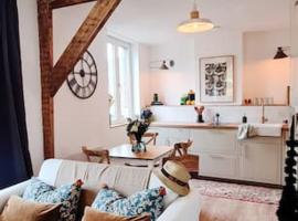 Le Beffroi : appartement cosy en cœur de ville, Ferienwohnung in Armentières