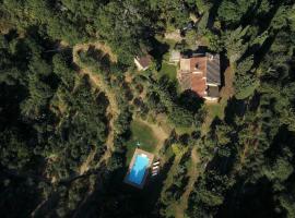Tuscan Countryside Paradise with Pool, готель з парковкою у місті Каврилья