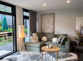 3 bedroom apartment in Newmarket, хотел близо до Auckland War Memorial Museum, Окланд