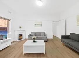 Burwood City Newly renovated 2 Bed 2 Bath Free Private Parking Big Apt