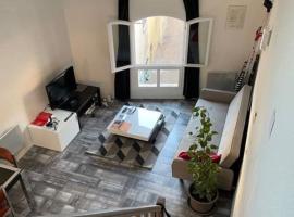 Joli duplex en centre ville de 40m2 climatisé, apartment in Istres