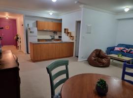 Little Monica Apartment- Spacious, Affordable & Central, budget hotel in Perth