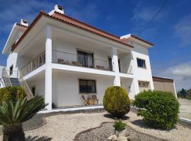 Villa Intuitiva: Lourinhã, Lourinhã Müzesi yakınında bir otel