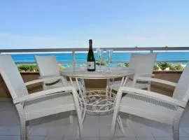 New! Fantastic apartament in front of the sea!