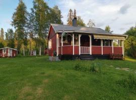 Cabin 70m from lake. Big garden, holiday home in Östersund