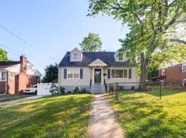 Quaint Forest Heights Escape about 9 Mi to Downtown DC, apartamentai 