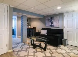 Quaint Forest Heights Unit about 9 Mi to Downtown DC
