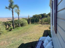 Cozy cottage in nature, with Garden and Sea View & Fast 350mbps Wi-Fi, chalé alpino em Tarifa