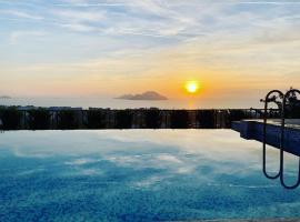 Bodrum - 5 bedrooms “Sunset villa”, with infinity heated swimming pool, huvila kohteessa Turgutreis