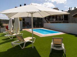 Aparthotel Cal Marçal, serviced apartment in Puig-reig