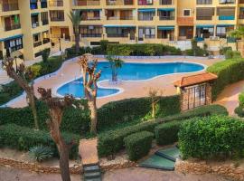 Apartamento Luna Blanca, La Mata, 300 m from the sea and sandy beach plus swimming pool, semesterboende i La Mata