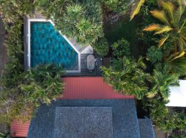 Villa Ti Maxuddha avec piscine chauffée, hotel in La Saline Le Bains