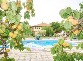 Paradise，位于Obrochishte的带泳池的酒店