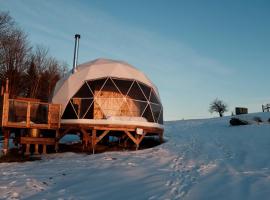 Mi-clos - luxury pods with private jacuzzi and sauna, hotel em Orford