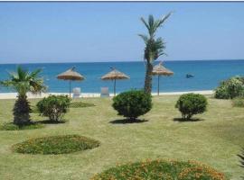 Bel appartement refait à neuf Bahia Smir, hotel v destinaci Fnidek