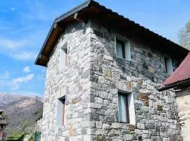 Alex Chalet