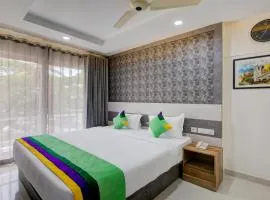 Treebo Love Shore Residency, 290 M From Lakeshore Hospital