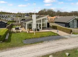 3 Bedroom Stunning Home In Sjølund
